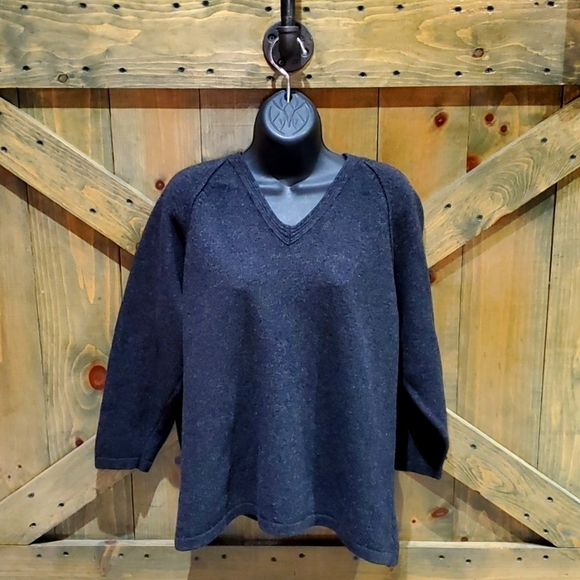 United Colors Of Benetton Sweaters - UNITED COLORS OF BENNETTON LAMBSWOOL GRAY SWEATER SIZE SMALL